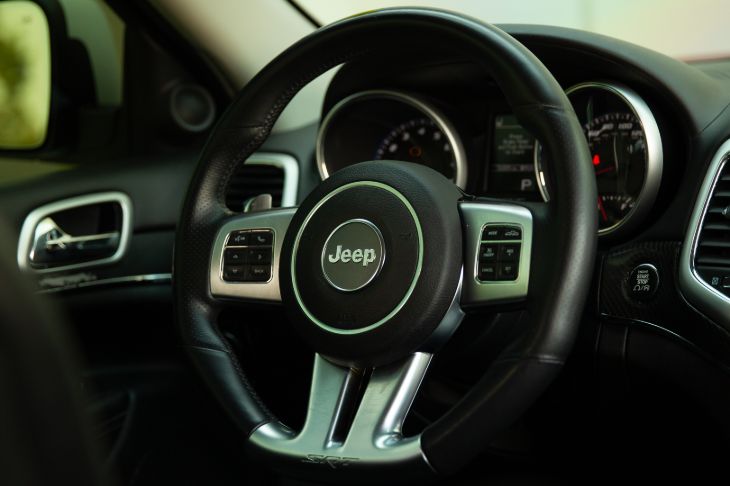 Sold 2013 Jeep Grand Cherokee SRT8 Alpine (BACK UP CAMERA & SPORT